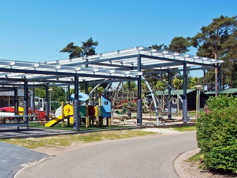 Überdachter Spielplatz